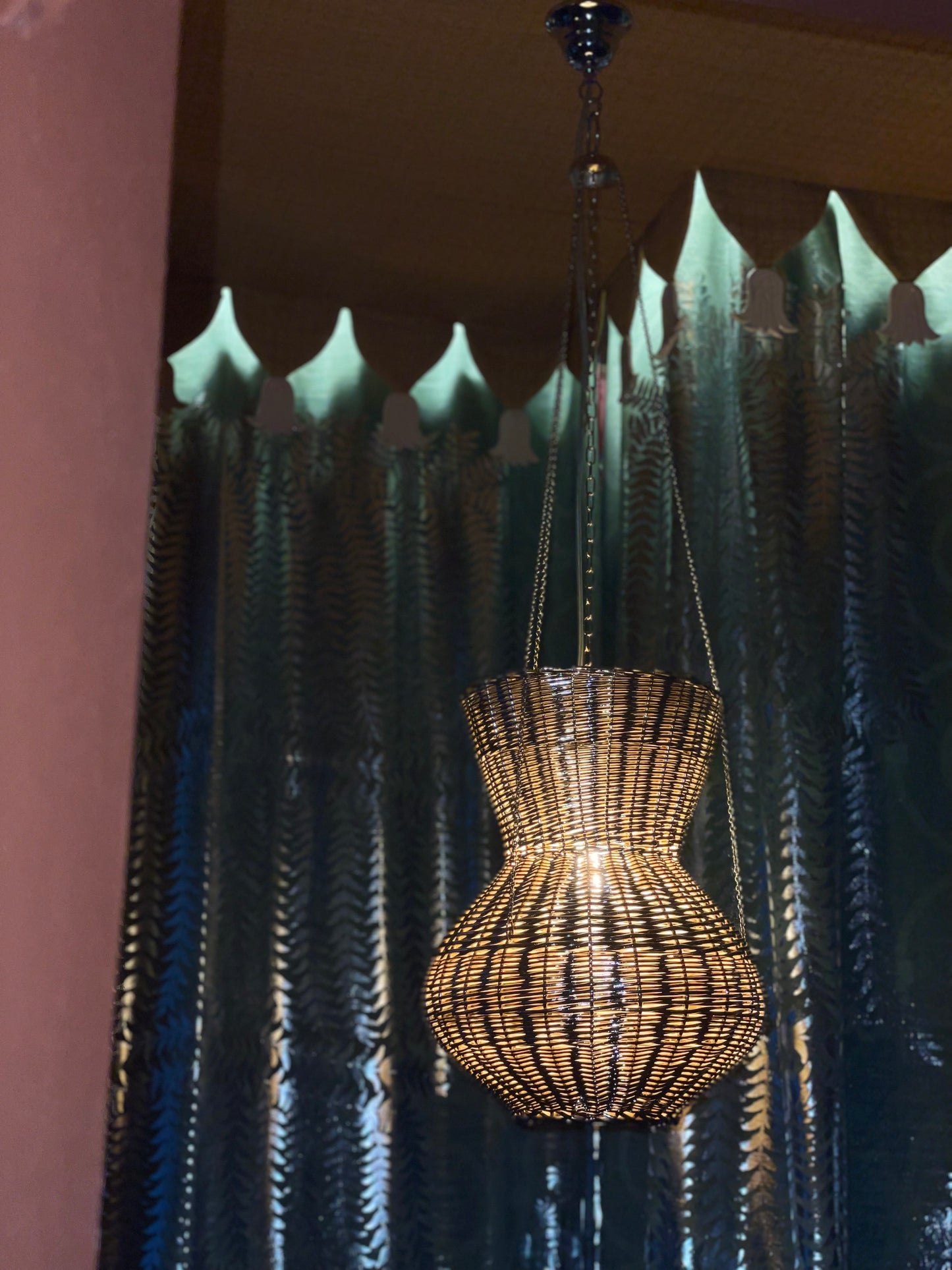OMAN sculptural chandelier with Lea Zeroil presented in Paris during Paris Design Week