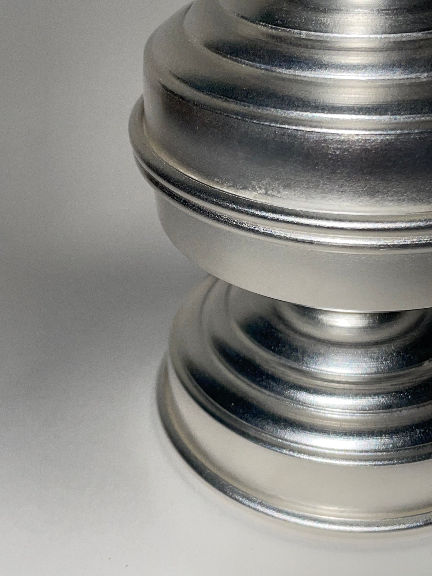 dettaglio candeliere ottone placcato argento design caspal