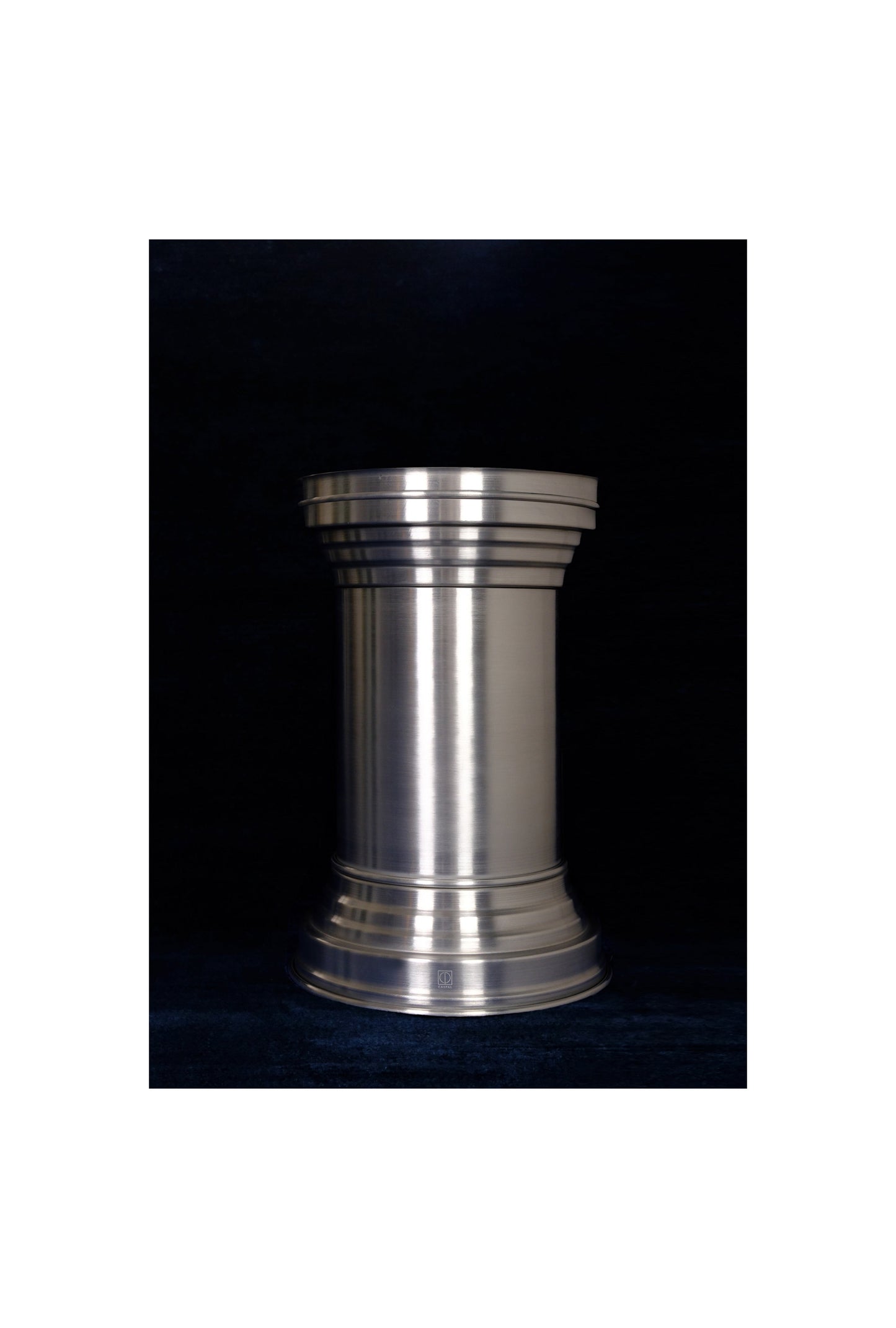 Espositore colonna in alluminio componibile dal design architettonico - espositore design alluminio capitello modulare