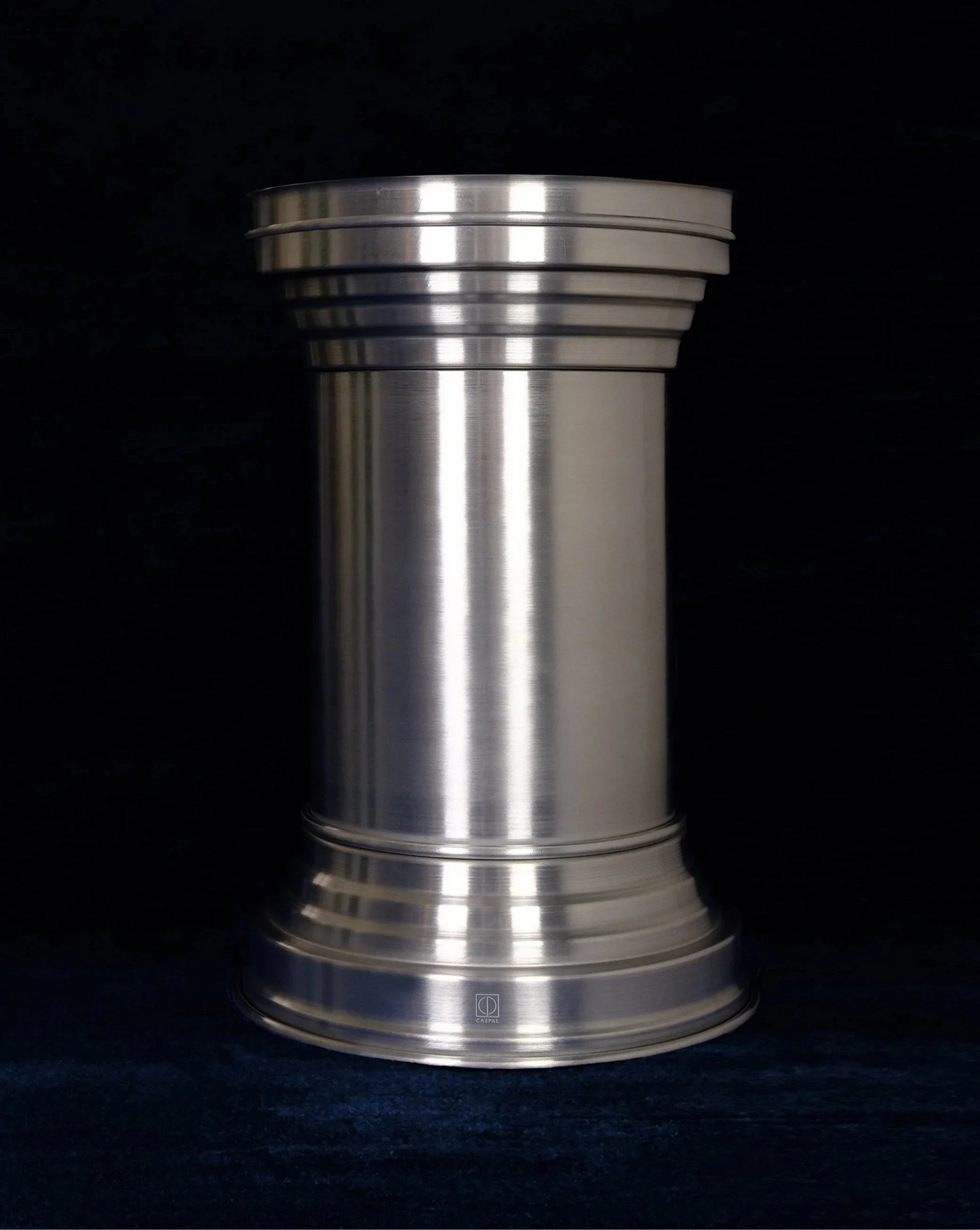 Espositore colonna in alluminio componibile dal design architettonico - espositore design alluminio capitello modulare