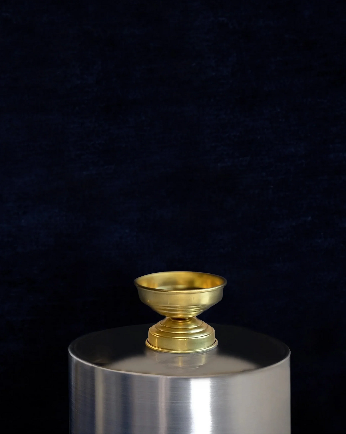 Candeliere in ottone dal design contemporaneo e brillante - candeliere candelabro ottone design contemporaneo mise en
