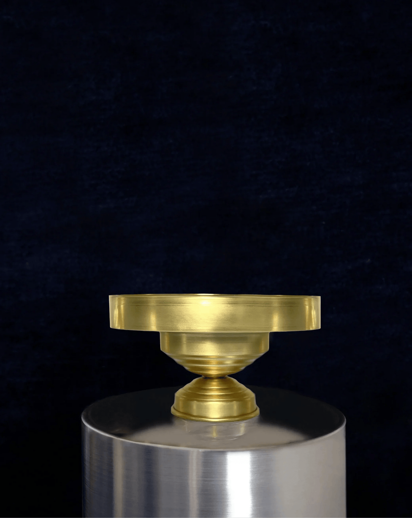 Centro tavola e alzate in ottone satinato e lucido, styling tavola elegante Caspal