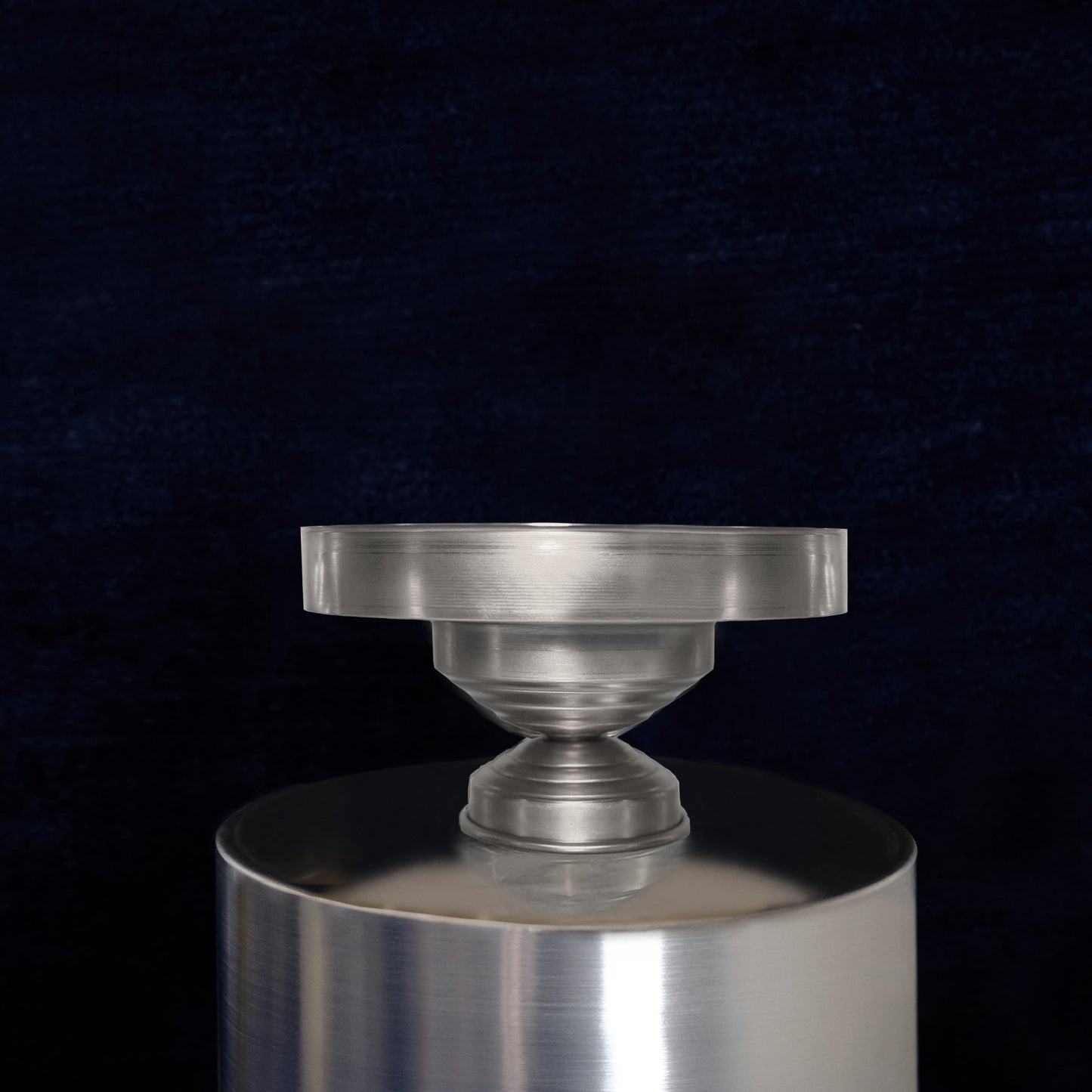 Alzata di design in alluminio satinato dal profilo scultoreo - alzatina mini alzatina coppetta alluminio ciotolina