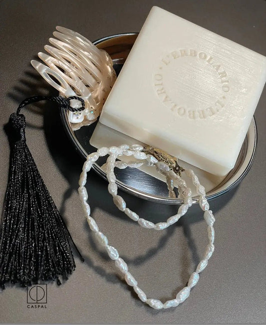 piattino minimal design caspal utilizzato per la collaborazione con l'erbolario