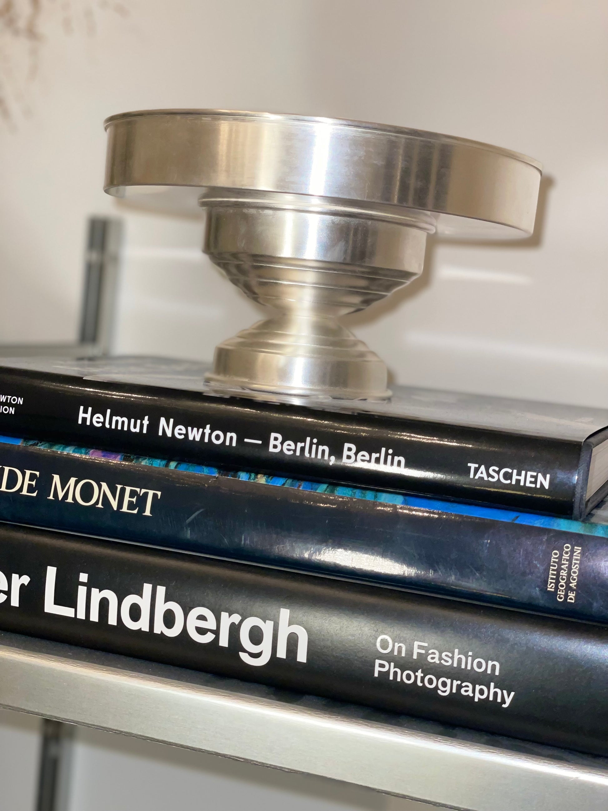 Alzata  in ottone silver plated lavorata a mano, oggetto di collectible design Caspal