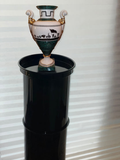 colonna piedistallo espositore design nero lucido dal design contemporaneo