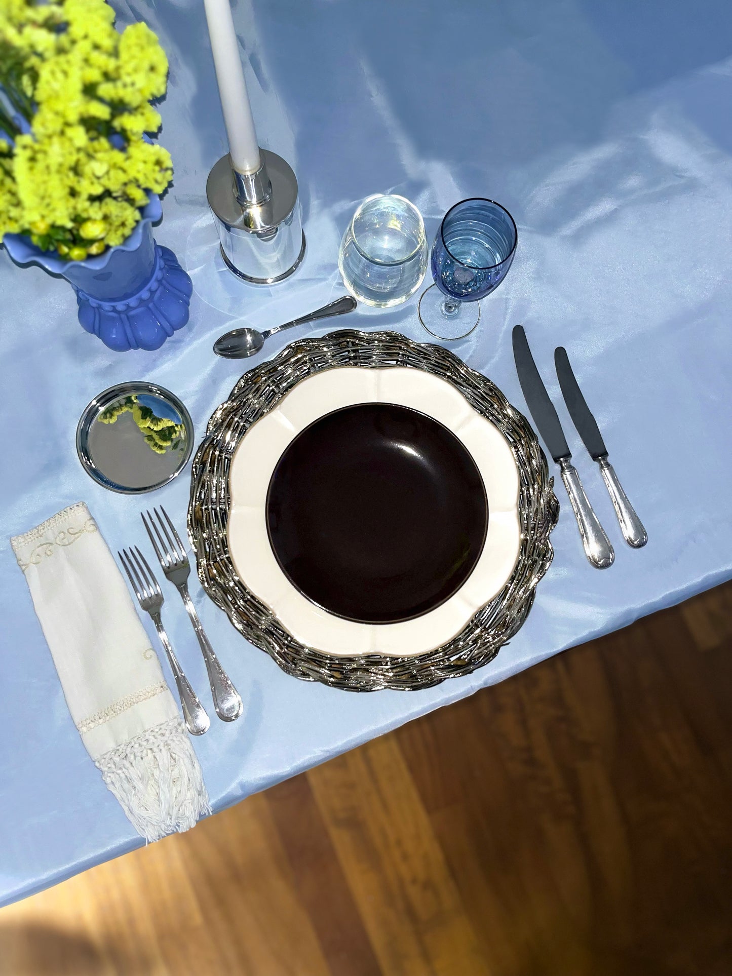 mise en place elegante e sottopiatto intrecciato silver plated 