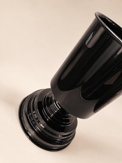 art deco vaso anfora in metallo nero lucido