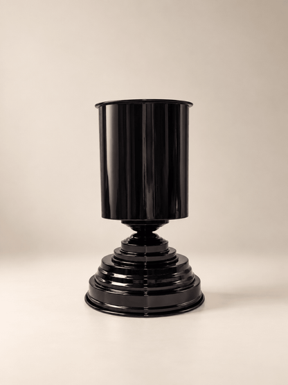 contemporary design vaso anfora in metallo nero lucido
