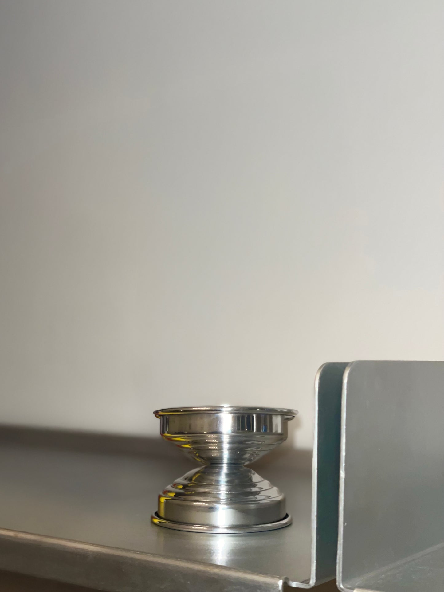 candeliere design in alluminio lucido design contemporaneo