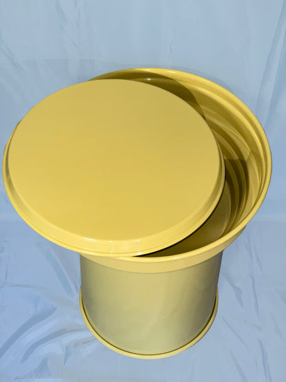 side table design contemporaneo e scultoreo verniciato butter glossy