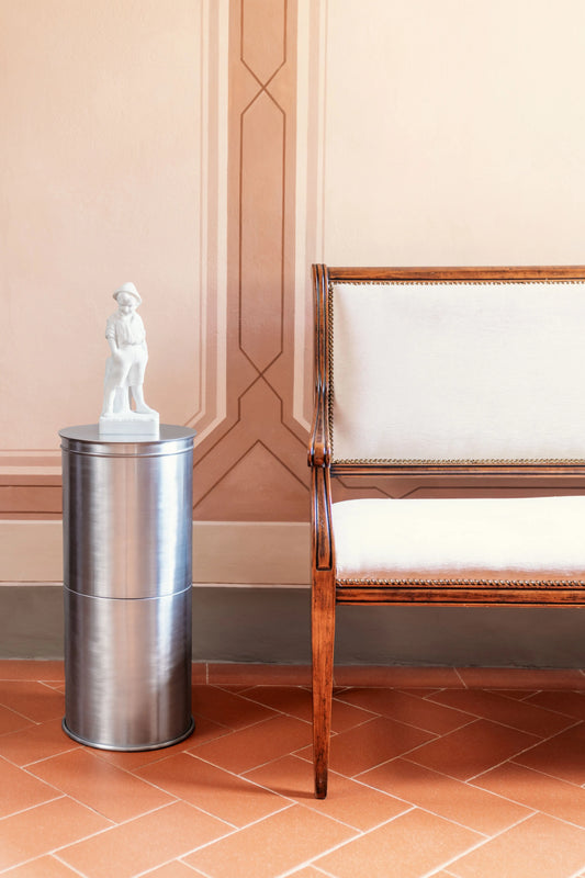 Espositore/ colonna design in alluminio cilindrico minimalista ed elegante - espositore design alluminio cilindrico