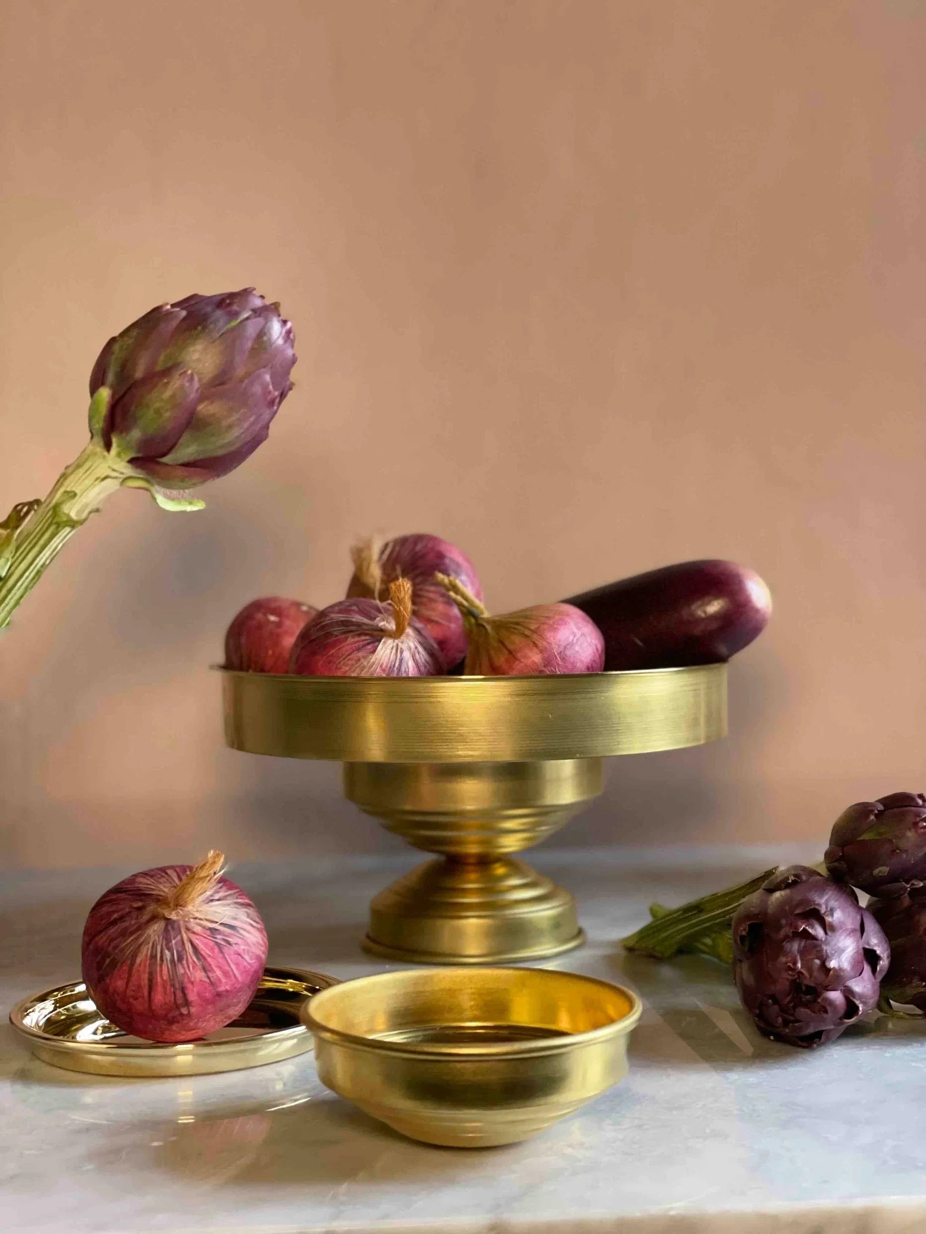 Alzata in ottone spazzolato dal design architettonico e raffinato - alzata alzatina design ottone modulare minimal chic