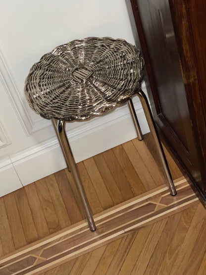 sgabello con seduta in salice intrecciato a mano placcato argento caspal