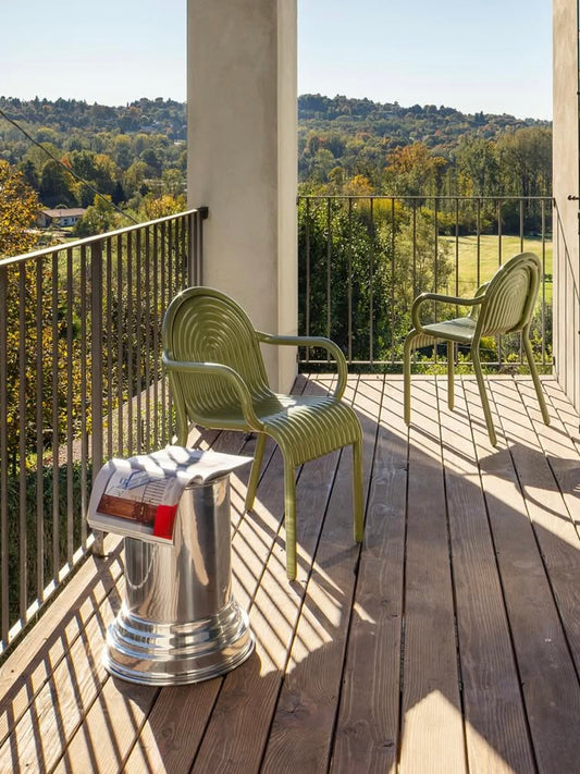 Side table in alluminio specchio dal design minimale e contemporaneo - sgabello design alluminio