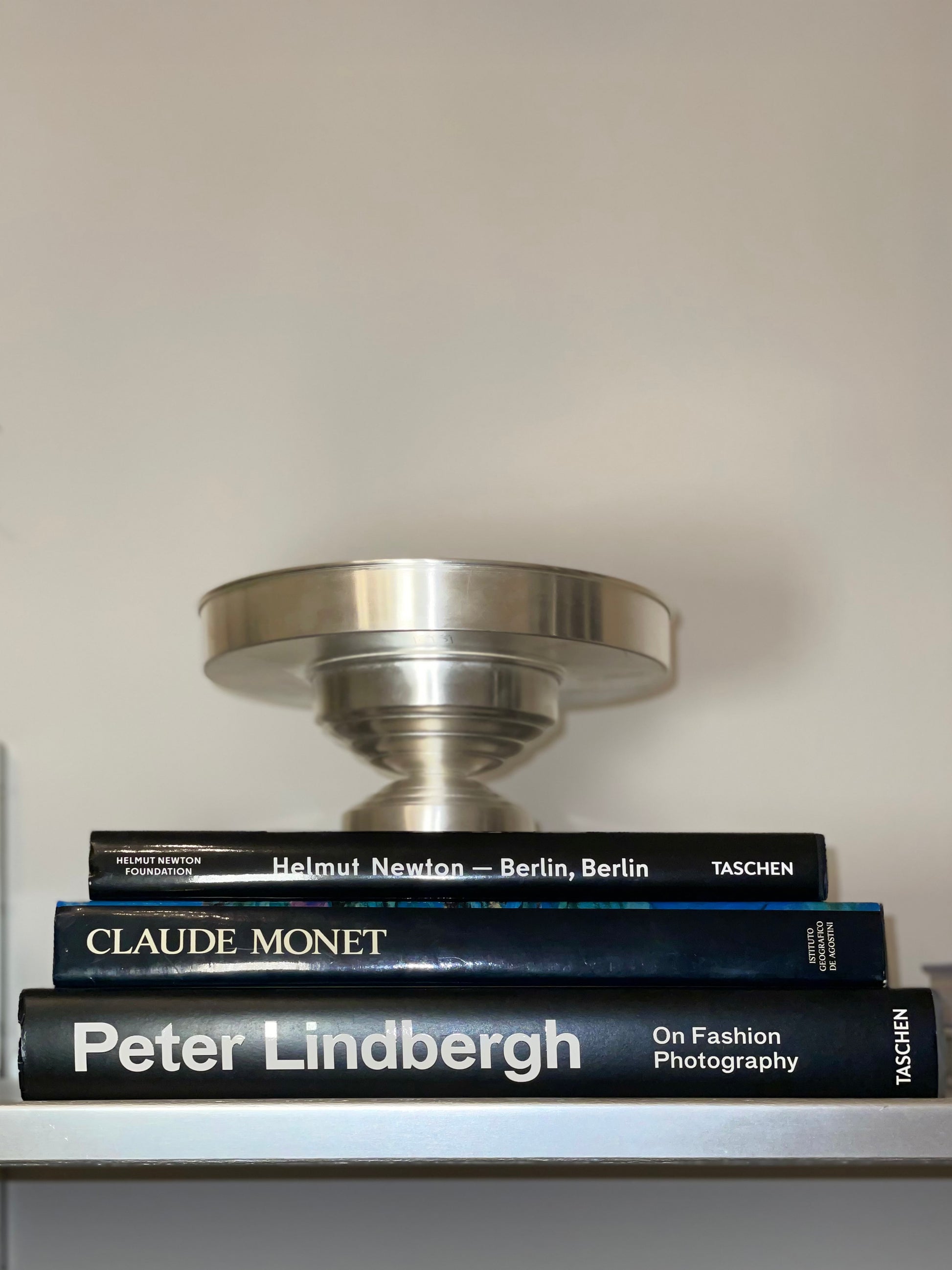 Alzata  in ottone silver plated lavorata a mano, oggetto di collectible design Caspal